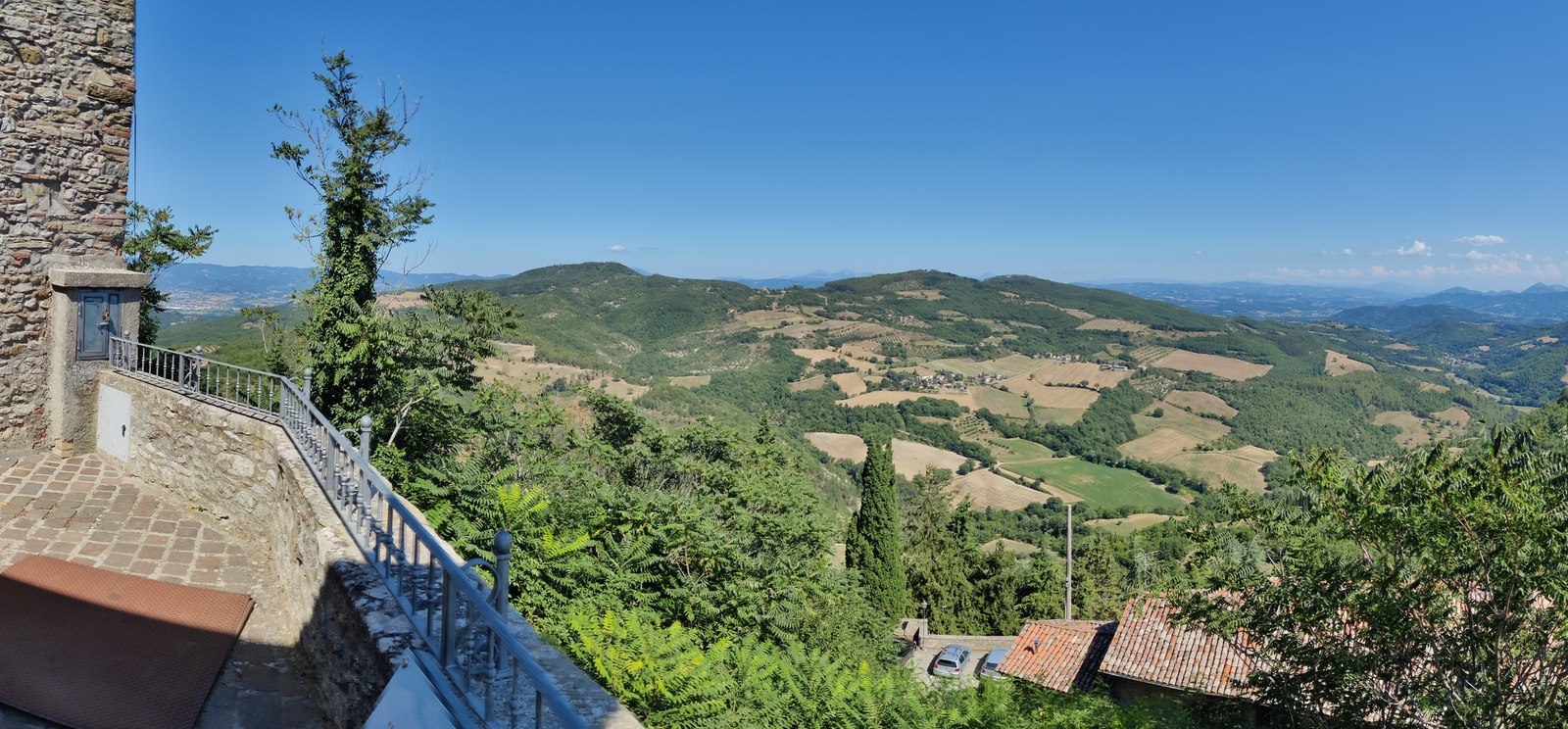A wide view towards Monte Santa Maria Tiberina